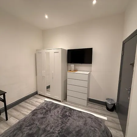 Rooms In Modernised Victorian House-2